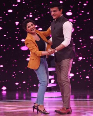 Aindrila Sharm Instagram - দেখুন দাদাগিরি এই শনিবার ২৮ শে মে রাত ৯:৩০ টাই শুধুমাত্র ZEE বাংলা তে ♥️
 
 Do watch Dadagiri this Saturday 28th May 9:30 pm only on Zee bangla ♥️

#dadagiriseason9 
#zeebangla
 @souravganguly