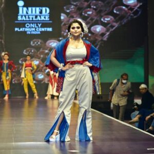 Aindrila Sharm Instagram - Walking a ramp after ages . It was such a wonderful experience walking for #INIFD ♥️
Thank you so much for showing such love and appreciation 🫶🏻