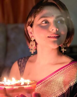 Aindrila Sharm Instagram - Wishing you all a very happy diwali 🪔 

May god fill your life with light and happiness 🌼