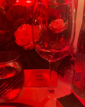 Ainhoa Arteta Instagram - Gracias @elle_spain Por la maravillosa entrega de premios 2024 a mujeres increíbles siempre un placer acudir a estos premios que son Moda y gente estupenda @benedettaelle eres Mágica y todo el grupo maravillosos ENHORABUENA por una noche Única y fantástica  gracias @emiliosalinasatelier  por este traje JOYA DE ALTA COSTURA ESPAÑOLA!!! A mis amigos @emilianosuarezpascual y @carolabaleztena con los que tengo un proyecto muy especial en Junio en Madrid teatro @teatromarquina no os lo perdáis !!! Y mi adorada @evaescolanomkp @clinicarociovazquez