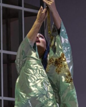 Ainhoa Arteta Instagram - Aquí una selección de fotos donde se puede ver el carácter cambiante del personaje desde la entrada muy japonés al dueto y después el segundo acto una Buterfly que combina su desazón con mementos de euforia que le llevan al’primer acto como en el duetto de las flores y el cuarto ya desecha y descarnada que le van llevando durante el acto al acontecimiento final lleno de dolor , dignidad dignos del pueblo Japonés @teatrovillamarta @scherzo.es @opera_actual @carlosdomingueznieto director de escena Pablo Viar @odenaangel @enriqueferrertenor y todos mis colegas mi Suzuki increíble. Cristina !! CORO TODOS TODOS  la orquesta que a pesar de nunca haber ejecutado Buterfly que es una de las obras más peligrosas de Puccini en el foso y muchos factores que la hicieron posible  y sobretodo a título personal ….. ilusión y energía renovada por poder acometer con un título que vaticinaban imposible Para mí …. Eso es otra historia que aparecerá porque sé quienes son y tengo una carta que vale oro diciendo muchísimas mentiras y falacias contra mi persona y mi talento de artista pero en ese berenjenal hay metidos agentes y más y más ….. todo no se puede quedar en un cajón !!!! 🦋🦋🦋❤️❤️❤️❤️❤️