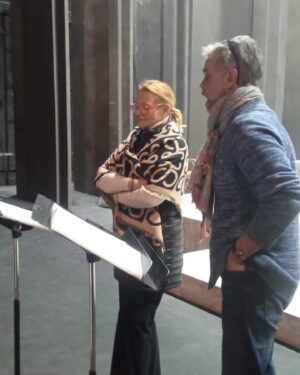 Ainhoa Arteta Instagram - Ayer en el ensayo repasando musicalmente el dueto ….. prometo imágenes con sonido , estas fotos me las sacaron !!! @teatrovillamarta