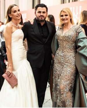 Ainhoa Arteta Instagram - Gracias @elle_spain Por la maravillosa entrega de premios 2024 a mujeres increíbles siempre un placer acudir a estos premios que son Moda y gente estupenda @benedettaelle eres Mágica y todo el grupo maravillosos ENHORABUENA por una noche Única y fantástica  gracias @emiliosalinasatelier  por este traje JOYA DE ALTA COSTURA ESPAÑOLA!!! A mis amigos @emilianosuarezpascual y @carolabaleztena con los que tengo un proyecto muy especial en Junio en Madrid teatro @teatromarquina no os lo perdáis !!! Y mi adorada @evaescolanomkp @clinicarociovazquez