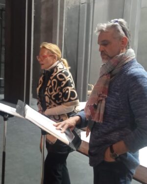 Ainhoa Arteta Instagram - Ayer en el ensayo repasando musicalmente el dueto ….. prometo imágenes con sonido , estas fotos me las sacaron !!! @teatrovillamarta