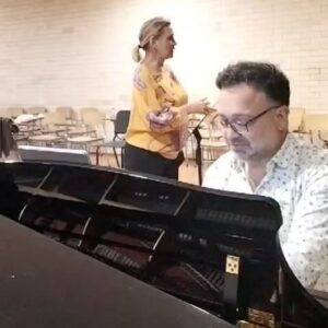Ainhoa Arteta Instagram - El ensayo de ayer para el concierto de mañana en Mallorca !!! Muy contenta vocalmente me encuentro muy fuerte … creo que la Buterfly marcó un cambio importante en mi resultado final de recuperacion. Con @francescblancosanchez #soprano#sopranotitanium #recuperacióntotal #alegriadevivir #superacion #esposibleloimposible #resistir #saliradelantesiempre #esforzarsealmaximo #gratitudinfinita