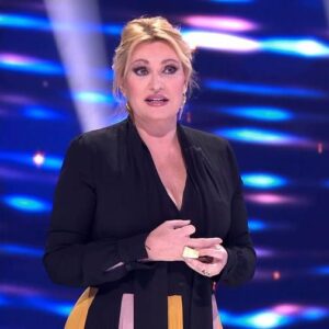 Ainhoa Arteta Instagram - Hoy me veréis  en este maravilloso programa el dinero recaudado es para la fundación 
@fundacion_isabelgemio 📺 Emisión: 18/04 a las 18:30-19:30la cuenta es: @elcazadortve (Instagram y Twitter)