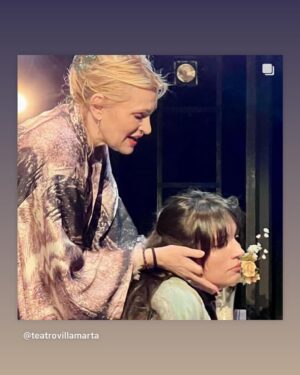 Ainhoa Arteta Instagram - Primer ensamble …. Va ha ser agotador pero lo conseguiremos mañana pregeneral pasado general un día de descanso y premiere …. Es un tour de fuerzas pero esto pasa porque los teatros no tiene. Las ayudas que necesitan …. Sooo hay dos privilegiados en este país y encima no contratan españoles a penas …. Mañana maquillajes y pasado  también intentaré poneros cosas pero como voy a 2000 y soy Buterfly pues Justo el tiempo de un té rápido y sigo con la escena 😂😂😂 @teatrovillamarta  Gracias infinitas por ser SIEMPRE desde que llegue a España el teatro que me apoyó y hasta ahora ahí seguimos