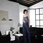 Airi Matsui Instagram - H&M Studio AW23 「Thrill Me(スリル・ミー)」がテーマ ホラー映画のヒロインがインスピレーション🎬 黒の洗練された力強さと 繊細なシルエットが控えめでエレガント🖤 タイプのお洋服ばかりでした✨ クロムフリーレザーやリサイクルメタルなど サステナブルな素材が沢山 今日9/28からH&M新宿店とオンラインで発売中！ #hmstudio #エイチアンドエム @hm