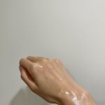 Airi Matsui Instagram - 大人になってお肌のケアはしっかりしているけどこれから乾燥が気になる季節、、 オルビスユーは肌本来のうるおい機能に着目！ 乾燥、ハリや乾燥によるくすみなど色んな大人の肌悩みにアプローチしてくれる。 #すべてはうるおい でつながっているよ   とろぱしゃなテクスチャーがとても気持ちよくて好き。 お肌にしっかりうるおい補給してあげよ！   これから使い続けるのが楽しみです🤍   オルビスユー エッセンスローション（医薬部外品：肌荒れを防ぐ） #オルビス #オルビスユー #オルビスユーシリーズ #とろぱしゃ化粧水