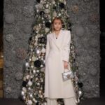 Airi Matsui Instagram - DOLCE&GABBANA HOLIDAY 2023 Private Party ドルチェ＆ガッバーナ 青山にて フラワーアーティスト、ニコライ・バーグマンによる高さ約4mのオリジナルクリスマスツリーが🎄 クリスマスをひと足先に、、✨ 煌びやかな空間にホリデーシーズンにぴったりなアイテムが沢山でした！ 12/25まで🤍 @dolcegabbana #DolceGabbana #DGHolidays #ドルチェガッバーナ #DGホリデー #pr