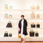 Airi Matsui Instagram - @marni 渋谷スクランブルスクエア3階にて 新しくストアがオープン！ クリエイティブ・ディレクターのフランチェスコ・リッソとストアデザインチームによる最新のコンセプトで レディースとメンズの新作コレクションが彩ります！ オープンを記念してユニセックスに使用できる 新作の“JANUS”スモールバッグを先行発売！ ライムカラーのキャンバス生地にクロスステッチのロゴラベルと インナーのライムと水色のチェック柄がプレイフルなトートバッグ👜 可愛いアイテムばかりでお買い物欲が高まりました💭 皆様もぜひチェックしてね。 #marni