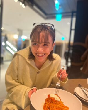 Airi Matsui Instagram - もうクリスマスだね〜🎄🤍

相変わらず引きこもりしがちだけど
たまにキラキラしてる街に出てクリスマス味わってきた💫