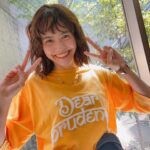 Airi Matsui Instagram - @ginger_magazine 10月号、発売中です！ カメラマンの @kanbepouty さんと 動き回りながらわちゃわちゃ撮影した日。笑 今月も見てね🧡