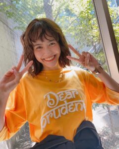 Airi Matsui Instagram - @ginger_magazine 10月号、発売中です！ カメラマンの @kanbepouty さんと 動き回りながらわちゃわちゃ撮影した日。笑 今月も見てね🧡
