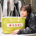 Airi Matsui Instagram - @marni 渋谷スクランブルスクエア3階にて 新しくストアがオープン！ クリエイティブ・ディレクターのフランチェスコ・リッソとストアデザインチームによる最新のコンセプトで レディースとメンズの新作コレクションが彩ります！ オープンを記念してユニセックスに使用できる 新作の“JANUS”スモールバッグを先行発売！ ライムカラーのキャンバス生地にクロスステッチのロゴラベルと インナーのライムと水色のチェック柄がプレイフルなトートバッグ👜 可愛いアイテムばかりでお買い物欲が高まりました💭 皆様もぜひチェックしてね。 #marni