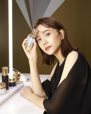 Airi Matsui Instagram - クレ・ド・ポー ボーテ

誕生から10周年を迎える美容液 ル・セラム
『輝きの原点にもどる鍵』POPUPイベントへ。

ル・セラムを実際に体験。
浸透の速さや使った後すぐにうるおって肌のなめらかさを実感できました💎

そして40 年以上も肌細胞研究をしている事や
世界中の女性の為に活動していたり、、
歴史を知る事が出来てとてもわくわくする空間！

8/18〜8/27 事前予約制です！

@cledepeaubeaute
 #クレドポーボーテ
#ルセラム
#細胞からはじまる輝き
#PR