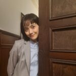 Airi Matsui Instagram - 解禁されました！ 連続ドラマW-30 「白暮のクロニクル」 伏木あかり役で出演致します！ 作品の世界観、そして神山さん演じる魁とのコンビも皆様お楽しみに…🧛 原作に少しでも近づけるよう ショートにオン眉、太眉で。 公式Xでのクイズ、当たってる方が結構いて 嬉しくて密かにニヤニヤしてました🫢 今日もとーっても大事なシーンを撮影してます🎬 よしっ、頑張る💪