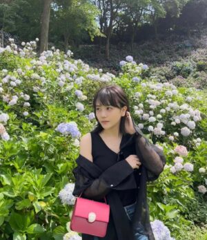 Airi Matsui Instagram - @chloe “Penelope”
鮮やかなカラーブロックがお気に入り❤️

 #chloe