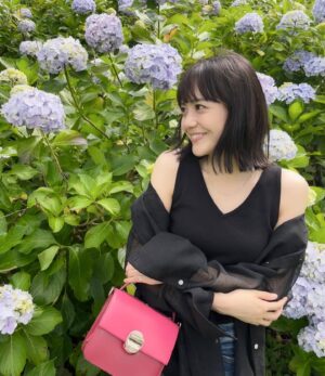 Airi Matsui Instagram - @chloe “Penelope”
鮮やかなカラーブロックがお気に入り❤️

 #chloe