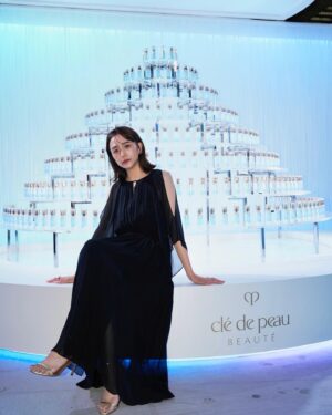 Airi Matsui Instagram - クレ・ド・ポー ボーテ

誕生から10周年を迎える美容液 ル・セラム
『輝きの原点にもどる鍵』POPUPイベントへ。

ル・セラムを実際に体験。
浸透の速さや使った後すぐにうるおって肌のなめらかさを実感できました💎

そして40 年以上も肌細胞研究をしている事や
世界中の女性の為に活動していたり、、
歴史を知る事が出来てとてもわくわくする空間！

8/18〜8/27 事前予約制です！

@cledepeaubeaute
 #クレドポーボーテ
#ルセラム
#細胞からはじまる輝き
#PR
