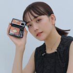 Airi Matsui Instagram - DIORSHOWが新しくリニューアル！ 普段から愛用しているのでとても嬉しい🤍 私が使ったシャドウは サンク クルール 423 アンバーパール 優しいオレンジと上品なラメ感がタイプでした カーキのマスカラも可愛くて早く使いたい！ アイシャドウ、マスカラ、アイライナー、アイブロウペンシルが更に豊富になって登場するのでぜひチェックしてみてね。 8月18日より発売✨ @diorbeauty @dior #ディオールショウ #DIORSHOW #ディオールファインジュエリー #SupportedbyDior