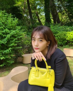 Airi Matsui Instagram - 「PRADA MODE TOKYO」
東京都庭園美術館にて。
建築家でありプラダとも長年コラボレーションをしている妹島和世がキュレーターを務め、建築、庭園、アート、音楽が融合した体験を。

自然に囲まれて天気も良く、とても気持ちよかったです🌞

@prada 
#PRADAMODE