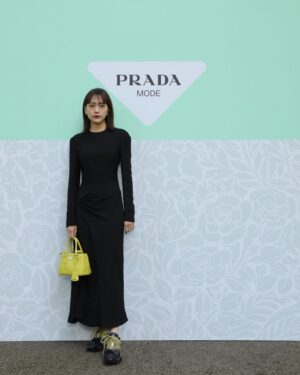 Airi Matsui Instagram - 「PRADA MODE TOKYO」
東京都庭園美術館にて。
建築家でありプラダとも長年コラボレーションをしている妹島和世がキュレーターを務め、建築、庭園、アート、音楽が融合した体験を。

自然に囲まれて天気も良く、とても気持ちよかったです🌞

@prada 
#PRADAMODE