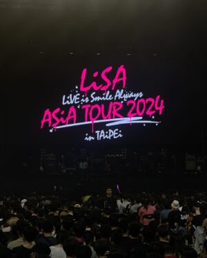 Aisa Senda Instagram - -
LiSA的第13次台灣演唱會
我沒有一次缺席過
她的每一場演唱會越辦越大！

被她的可愛俏皮 我被逗得很開心
被她的性感帥酷 我完全被迷住

其實我們是從小認識的愛表演的朋友
從小純真可愛又認真專注表演的LiSA
誰都會愛上她了🩷

LiSA歡迎回來台北！
下次在台北小巨蛋見🩷
I love you 😘

@xlisa_olivex 
#LiSASiA2024  #LiSATAiPEi2024