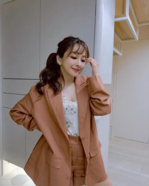 Aisa Senda Instagram - 每天都很充實
今天的會議聚餐非常開心
又有新的規劃 充滿期待😚
能做自己喜歡的事變成工作 這是多幸運的事情
我很珍惜❤️

健康規律的生活 好好睡覺 好好吃飯 都要好好的😊

MAKEUP AIRTIST @miaopoyatw 
HAIR STYLIST @fluxreel_queena 
OUTFIT @cotelac_taiwan