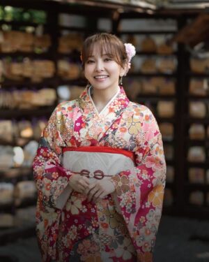 Aisa Senda Instagram - #募資優惠中 #文末有300折扣碼
我的第一堂「日文課」開始募資了❤️

還記得剛來台灣的時候，
學中文是一件非常辛苦的事情。
每天看著注音符號，只能死背硬記
總覺得花了比別人多好幾倍的時間，
才有一點點的進步🥹

而且常常講出來的話都會變成笑話
周圍的人都一直告訴我：台灣人才不會這樣說
所以「台灣人會怎麼說咧？」
在很長的一段時間裡
變成我最常問別人的問題

這次ShiFu提出日文課的企劃案時
我的第一個要求
就是要做出可以幫助大家更有效率，更快速的
學習到「真正日本人會說的日文」的課程

ShiFu他們完全認同我的想法
也找來了非常專業的台灣大學日文講師-劉伊涵老師
在她的協助之下
我們用心地為大家設計了這一套線上課程

除了一般的教學
還拍攝了很多情景劇的內容
希望大家可以輕鬆地觀看
同時學習到正確的日文對話和日本文化

當然，學習語言一定也會有很多基本的東西要記、要背
但你現在不用像我以前學中文一樣只能靠自己努力
有我帶著你，用最正確的發音，最簡單的說明
一步一步地記好五十音跟基本句型文法喔✨

不用擔心，這次學日文的路上，有愛紗老師陪著你🫰🏻
跟我一起學習最有效果的「實用日文課」吧😉

馬上報名 #輸入我的折扣碼 「aisa300」可以現折$300喔！