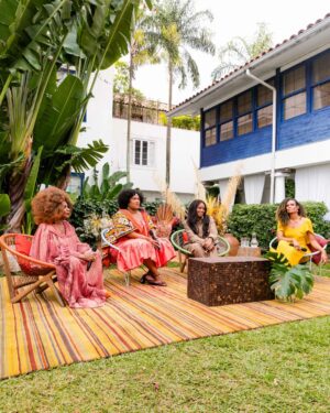 Aisha Jambo Instagram - Hoje, 25 de julho, é o Dia da Mulher Negra Latino Americana e Caribenha, essa data reforça a luta histórica das mulheres negras por sobrevivência em uma sociedade estruturalmente  racista, misógina, machista, e nos faz refletir sobre a vida dessas mulheres. 

A data de hoje é uma conquista para todas nós. Iremos celebrar neste 25 de julho com o #EspecialMulherNegra logo mais, às 20h30 no canal @eonlinebrasil 
Estou aqui para convidar vocês e dizer que o programa está incrível, nos vemos logo mais, não percam!

Uma alegria imensa participar da realização do programa em homenagem a nossa rainha @zezemotta

Um agradecimento especial ao idealizador @viniciusbelo 

Stylist: Mari Bruxa @maribruxa_
Assistente Styling: Franklin Dalua @_dalua__
Produção de Moda: Núrya Boni @nuryaboni
Make @alexxpalmeiraa
Vestido: @angelabritobrand
Brinco: @camilaforti.joias 
Anéis: @camilaforti.joias

 Assistam ao E! Claro 550 | Sky 491 | Vivo 626

#zezemotta #mulheresnegras #julhodaspretas #25dejulho #diadamulhernegra #canalE #aishajambo