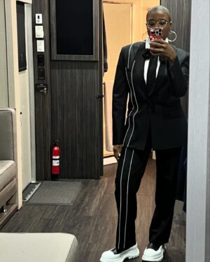 Aisha Hinds Instagram - •| W I T H • L O V E |• @911onabc

Thank you for all the love during last night’s episode of #911onABC. Looking forward to continuing the LOVEfest once we return with the second half of the season in a few weeks. For anyone who is behind, catch up on @hulu. See you soon!!!