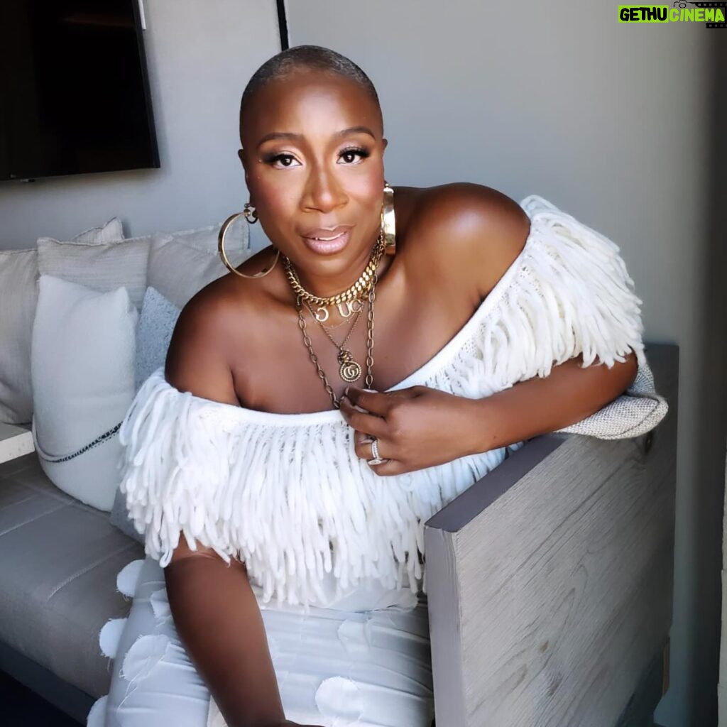 Aisha Hinds Instagram - •| H E A D • S H O T T A |•’ 📷: @danieandthebloom 💄: @danieandthebloom 🎵: @shesjustdifferent *I DO NOT OWN THE RIGHTS TO THIS MUSIC*