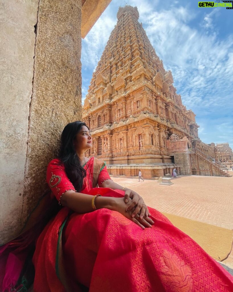 Aishwarya Ramsai Instagram - 🛕தஞ்சாவூர் பெரிய கோவில் 😍 : #actress #aishwaryaramsai #temple #pics #yathra #shivantemple #thanjavurperiyakovil #rajarajachozhan #history #bekind #staysafe