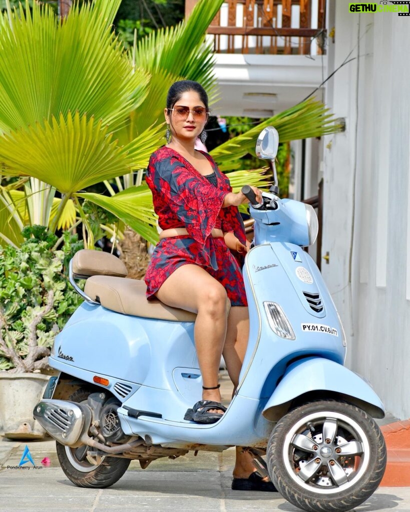 Aishwarya Ramsai Instagram - 😀It’s just me My self and👑’I’ ❤️🥰 : 📸~ @pondicherryarun : #actress #aishwaryaramsai #photoshoot #vacation #bekind #staysafe