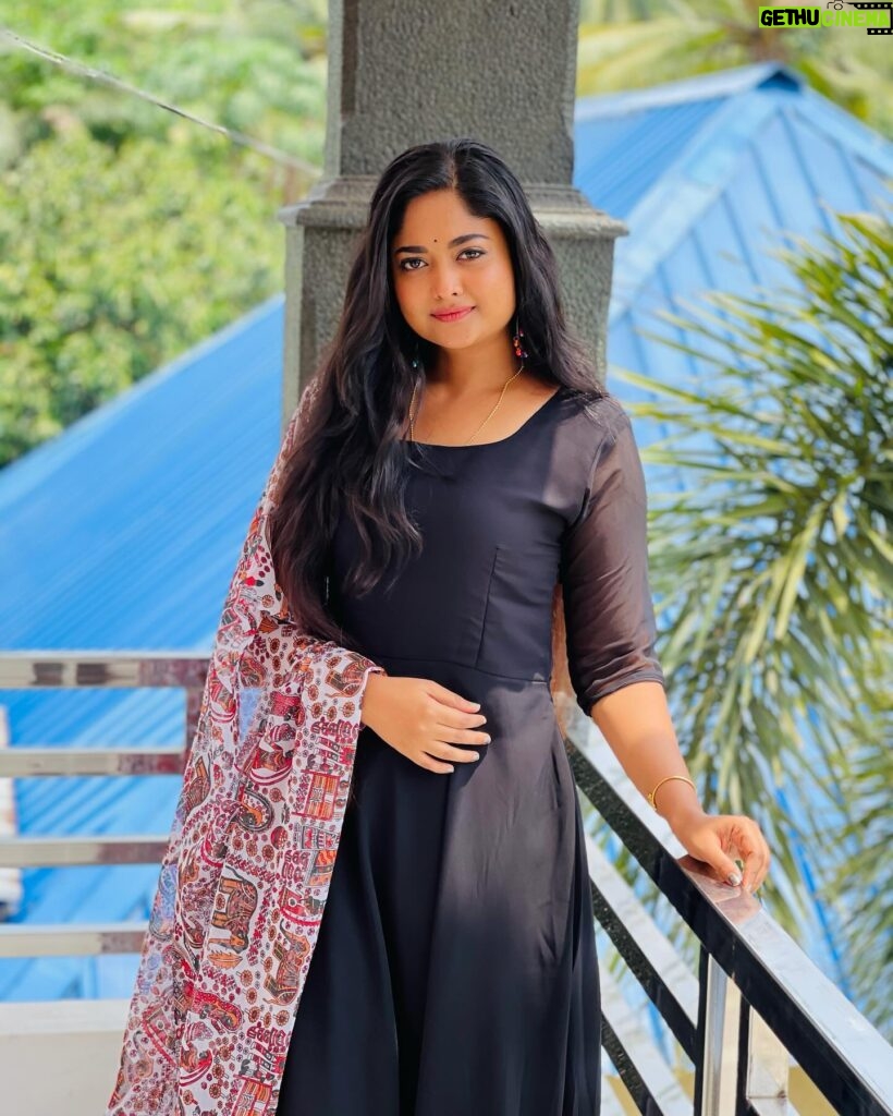 Aishwarya Ramsai Instagram - 🖤❣️Hey youuuuu🫵🏻yes u😍you look gorgeous🥰 : #aishwaryaramsai #black #outfit #bekind #staysafe