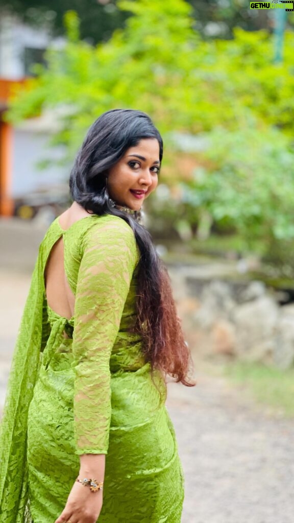 Aishwarya Ramsai Instagram - ☘️🍃pachai nirame 🦚😍 : Videographer : @fijo_pious_03 😀 ; #actress #aishwaryaramsai #greenlove #tamil #songs #malayalam #video #bekind #staysafe