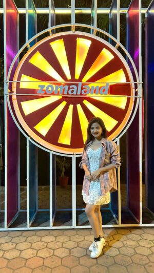 Aishwarya Sen Instagram - Good vibes, good music
Zomaland hits all the right notes💖

#zomaland #lastnight #concerts #goodfood #music #fossils #vibes #fun #trending