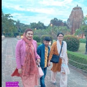 Aiswarya Behera Instagram - Trip to #RajaRaniTemple #Bhubaneswar #India 
#Odisha with my #Aunty #Namita and #Arnab my brother 
#AiswaryaBehera