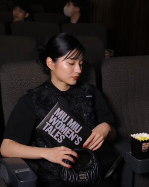 Aju Makita Instagram - ☺︎
MIU MIU WOMEN'S TALES
最新作
「I AM THE BEAUTY OF YOUR BEAUTY, 
I AM THE FEAR OF YOUR FEAR」
観てきました🎥⁡
⁡⁡
私も映画の撮影したくなった〜🍿

#miumiu #pr
#miumiuwomenstales