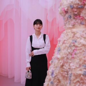 Aju Makita Instagram - ☺︎
｢ミスディオール展覧会 ある女性の物語｣
普段から香水やヘアミストを愛用しているので
Diorの歴史を知ることができて楽しかった〜🌷
6/16(日)~7/15(月)
東京六本木ミュージアムにて開催🐝
皆様もぜひ💭

@eriko_yamaguchi_ 
 #pr  #ミスディオール展覧会  #missdior 
 #supportedbydior