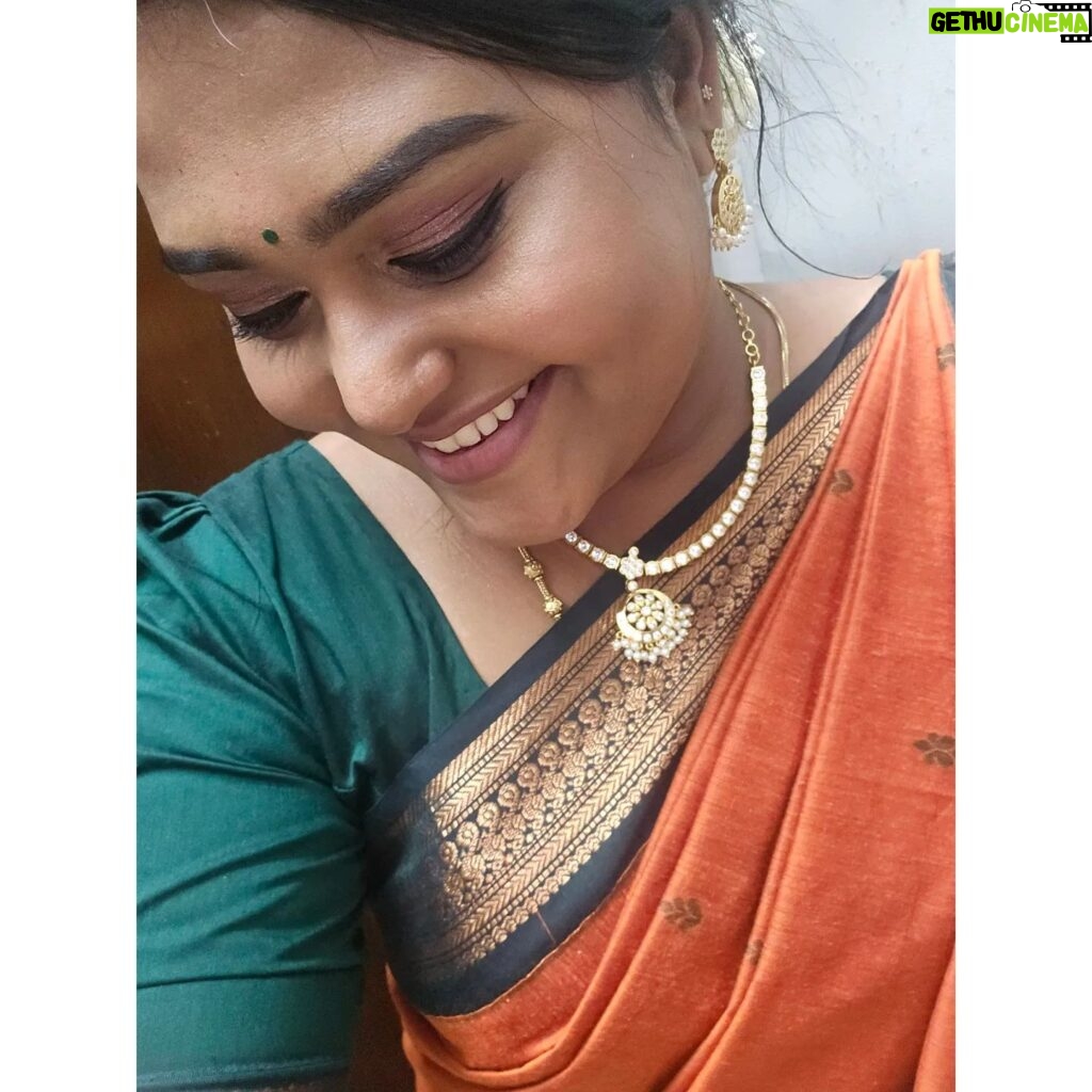 Akalya Venkatesan Instagram - Kalyani cotton❤️ 😘😘😘😘 @nithifasions Mua @sara_makeover_artist 🦚 *Premium Quality Kalyani cotton saree/Lata Gadwal Paithani*🦚🦚🦚 🧵 *Price Rs: 950 shipping* 🧵