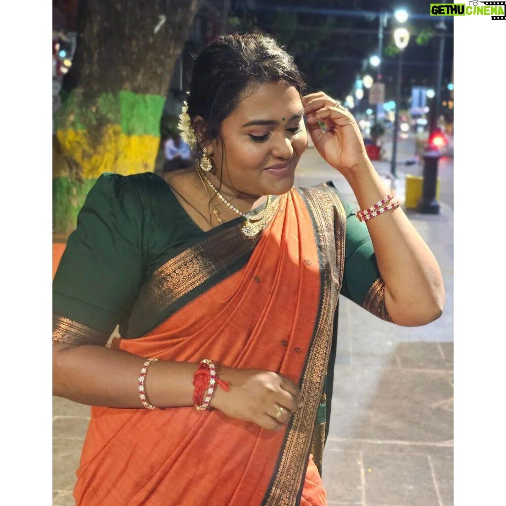 Akalya Venkatesan Instagram - Kalyani cotton❤️ 😘😘😘😘 @nithifasions Mua @sara_makeover_artist 🦚 *Premium Quality Kalyani cotton saree/Lata Gadwal Paithani*🦚🦚🦚 🧵 *Price Rs: 950 shipping* 🧵