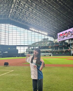 Akane Haga Instagram - #37
⁡
エスコンフィールドHOKKAIDOで
ライブをさせていただきました🦊⚾️
⁡
初めて見る景色！
⁡
まりあ、連れてきてくれてありがとう🫶🏻
⁡
#morningmusume24 #モーニング娘24 #羽賀朱音
#lovefighters #北海道日本ハムファイターズ #エスコン
#ファイターズ #エスコンフィールド北海道 #北海道