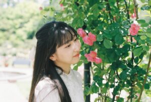 Akane Haga Instagram - #ねちんふぃるむ
⁡
⁡
⁡
⁡
バラの季節だったので、
いっぱいバラが見れて嬉しかったな〜🌹
⁡
にしても、植村さん、お花似合いすぎです
⁡
⁡
ついに明日ですね……
メロンジュースを飲んで
気合を入れて日本武道館に向かいます！
植村さんにお会い出来るの、楽しみ〜〜🫶🏻
⁡
⁡
⁡
⁡
#juicejuice #植村あかり さん
#film #filmphotography #film_jp
#helloproject #morningmusume24
#フィルム #フィルムカメラ 
#モーニング娘24 #羽賀朱音