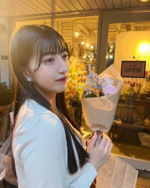 Akane Haga Instagram - ⁡
⁡
気になってたお花屋さん〜〜💐
⁡
可愛すぎたので時間をかけて選んだのですが、
なんとなく、12期カラーっぽいね？笑
⁡
#morningmusume24 #モーニング娘24 #羽賀朱音