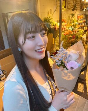 Akane Haga Instagram - ⁡
⁡
気になってたお花屋さん〜〜💐
⁡
可愛すぎたので時間をかけて選んだのですが、
なんとなく、12期カラーっぽいね？笑
⁡
#morningmusume24 #モーニング娘24 #羽賀朱音