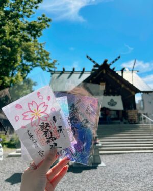 Akane Haga Instagram - ⁡
⁡
⁡
早朝は曇っていたんだけど、
だんだん晴れて、9時には晴天になったんです⛅
⁡
⁡
お参りをしたあと、
⁡
とっても可愛い御朱印と
とっても可愛いレースのお守りを頂き、
4冊目の御朱印帳もゲットして
⁡
3人でおみくじを引いたり…………！
⁡
⁡
心が、浄化されました☺️🩵
⁡
⁡
#morningmusume24 #モーニング娘24 #羽賀朱音
#photo #by @erina_ikuta.official #さん
#札幌諏訪神社 #諏訪神社 #北海道 #札幌 #神社
#北の神社巡り #神社巡り #北海道観光 #札幌観光