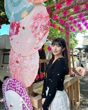 Akane Haga Instagram - ⁡
⁡
⁡
｢札幌諏訪神社｣に行ってきました🌸
⁡
⁡
早朝にお仕事をひとつしてから、
朝の9時に参拝をしたのですが……
⁡
眠気が吹き飛ぶくらい可愛かった〜〜！笑
⁡
⁡
すごく神秘的な写真も
生田さんが撮影してくださったので、
明日、また載せますね☁️🫶🏻
⁡
⁡
#morningmusume24 #モーニング娘24 #羽賀朱音
#photo #by #櫻井梨央 #ちゃん #3人で行った
#札幌諏訪神社 #諏訪神社 #北海道 #札幌 #神社
#北の神社巡り #神社巡り #北海道観光 #札幌観光