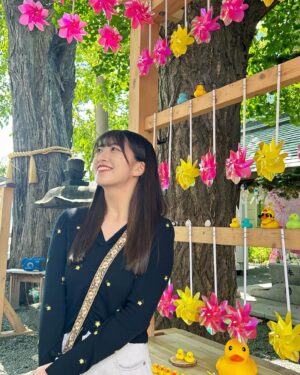Akane Haga Instagram - ⁡
⁡
⁡
｢札幌諏訪神社｣に行ってきました🌸
⁡
⁡
早朝にお仕事をひとつしてから、
朝の9時に参拝をしたのですが……
⁡
眠気が吹き飛ぶくらい可愛かった〜〜！笑
⁡
⁡
すごく神秘的な写真も
生田さんが撮影してくださったので、
明日、また載せますね☁️🫶🏻
⁡
⁡
#morningmusume24 #モーニング娘24 #羽賀朱音
#photo #by #櫻井梨央 #ちゃん #3人で行った
#札幌諏訪神社 #諏訪神社 #北海道 #札幌 #神社
#北の神社巡り #神社巡り #北海道観光 #札幌観光